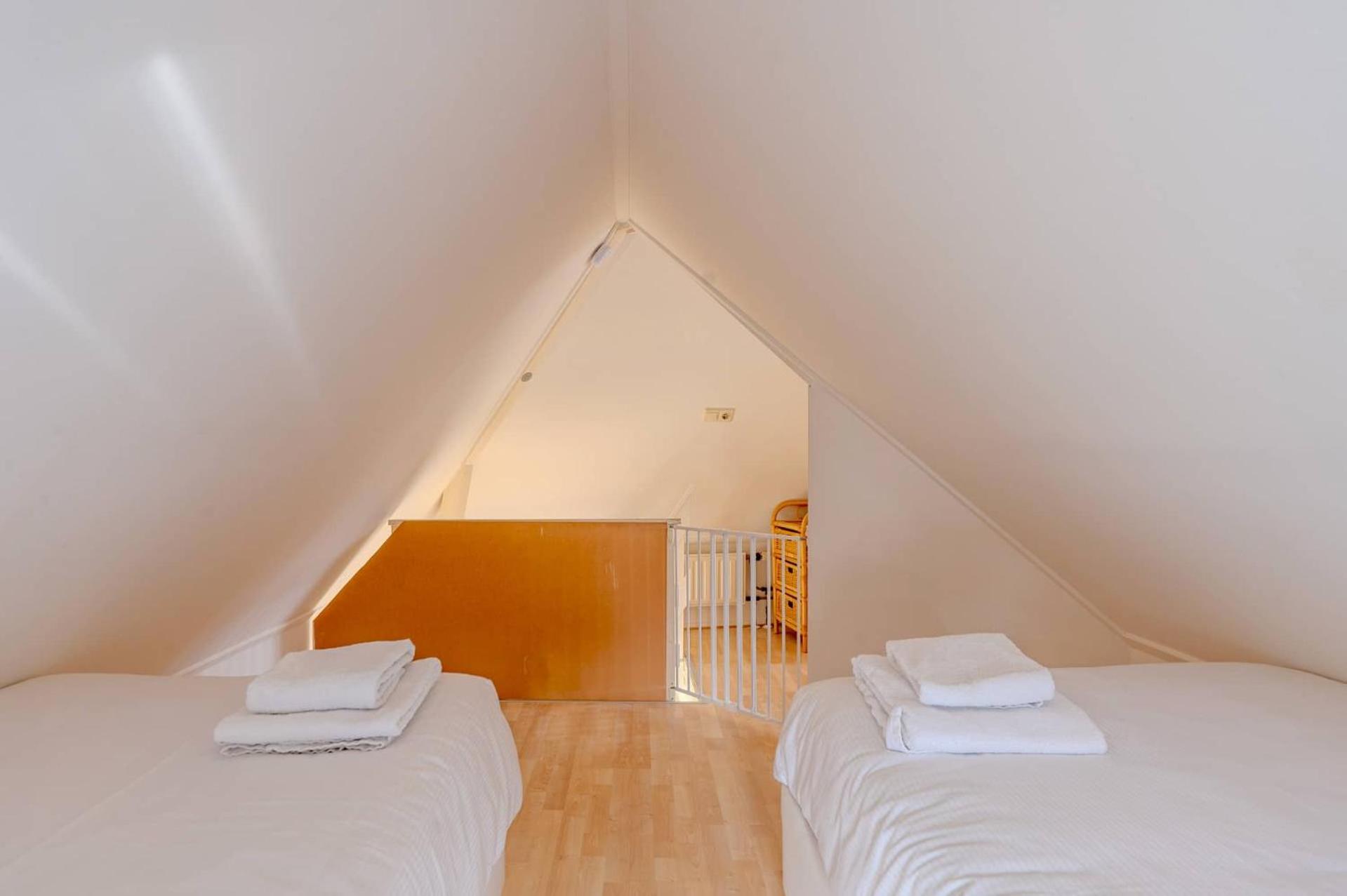 Appartement Op 50 Meter Het In Het Centrum - Beatrixstraat 27-a