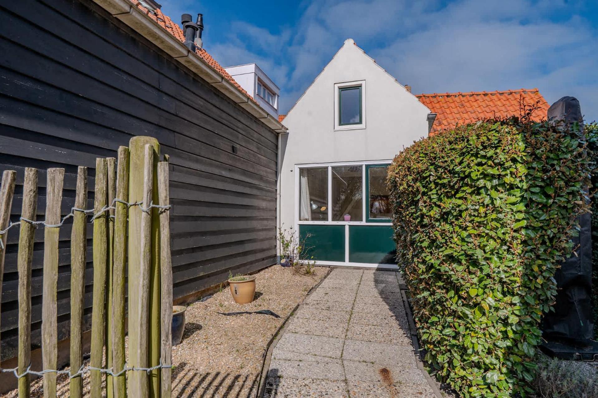 Appartement Op 50 Meter Het In Het Centrum - Beatrixstraat 27-a *
